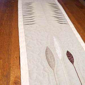 Len, molinó asztali futó, asztalközép, natural, minimál stílusban, tollakkal hímezve, barna, mogyoró, nyers színekben - otthon & életmód - konyhafelszerelés, tálalás - tálalás - tálalás - Meska.hu