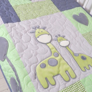 Ajándék babalátogatásra, zsiráfos babatakaró babakocsiba, bölcsőbe, utazáshoz, zöld, szürke, névre szóló, egyedi - otthon & életmód - babaszoba, gyerekszoba - Meska.hu