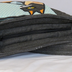  Fekete farmer női válltáska cica applikációval, egyedi  designer  crossbody táska, vállon átvethető   - táska & tok - kézitáska & válltáska - vállon átvethető táska - Meska.hu