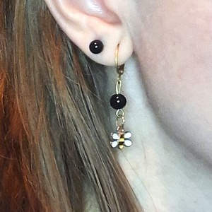 Méhecskés ónix ásvány fülbevaló - ékszer - fülbevaló - lógó fülbevaló - Meska.hu