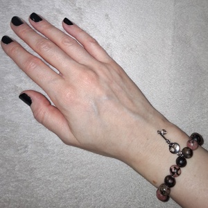 Koponyás rodonit ásványkarkötő - ékszer - karkötő - ásványkarkötő - Meska.hu