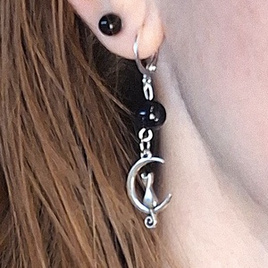 Macska a Holdon kék homokkő ásvány fülbevaló - ékszer - fülbevaló - lógó fülbevaló - Meska.hu