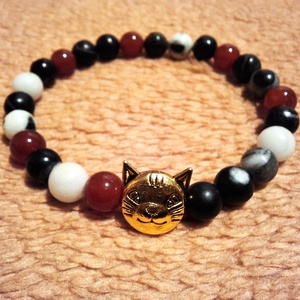 Macska charmos karneol és zebra jáspis ásványkarkötő - ékszer - karkötő - ásványkarkötő - Meska.hu