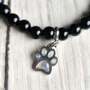 Szőrőr mancs medálos ónix ásványkarkötő kisállat szőrrel - ékszer - karkötő - ásványkarkötő - Meska.hu