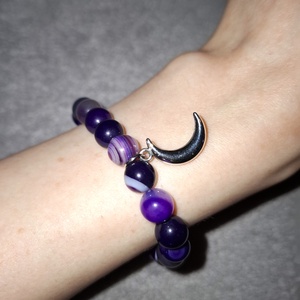 Lila achát ásványkarkötő hold medállal - ékszer - karkötő - ásványkarkötő - Meska.hu