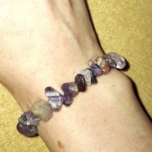 Lila jáde ásványkarkötő - ékszer - karkötő - ásványkarkötő - Meska.hu