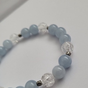 Kék kalcedon-hegyikristály ásványkarkötő - Meska.hu