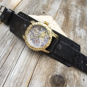 Fekete dombornyomott férfi karóra, Férfi kézműves karóra dombornyomott óratokkal és számlappal, Fekete sárkányos férfi k - ékszer - karóra és ékszeróra - karóra - Meska.hu