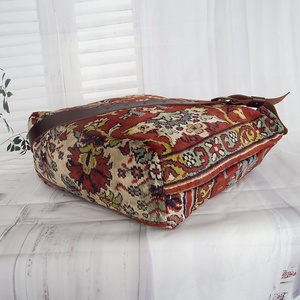 Virágmintás női kézműves oldaltáska, Selyemszövésű válltáska, Perzsa mintás keresztpántos táska - táska & tok - kézitáska & válltáska - nagy pakolós táska - Meska.hu