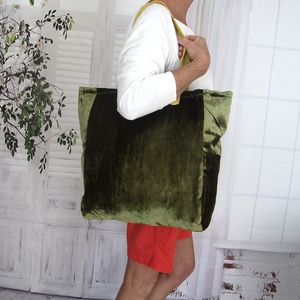 Egzotikus mohazöld táska a mindennapokra, Többfundkciós táska indiai bársonyból- - táska & tok - kézitáska & válltáska - nagy pakolós táska - Meska.hu