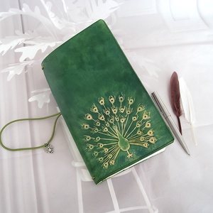 Olasz marhabőr pávás notebook, Páva napló, Bőr utazási napló, Marhabőr ötletnapló, Jegyzetfüzet, Notebook, Emlékkönyv, Ú - otthon & életmód - papír, írószer - jegyzetfüzet & napló - Meska.hu