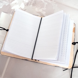 Olasz marhabőr fekete-piros utazási napló, A6 méretű bőr napló virágmintás betéttel, Újratölthető notebook  - otthon & életmód - papír, írószer - jegyzetfüzet & napló - Meska.hu