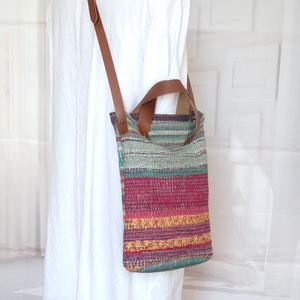 Indiai kantha keresztpántos táska, Kanhta oldaltáska, Indiai kantha válltáska - táska & tok - kézitáska & válltáska - vállon átvethető táska - Meska.hu