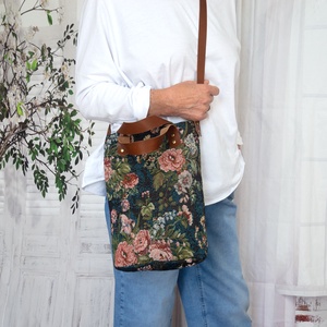 Vintage rózsa gobelin crossbody táska, Vintage virágos kézitáska, Gobelin Party táska, Kézi táska, Táska & Tok, Kézitáska & válltáska, Vállon átvethető táska, Bőrművesség, Varrás, MESKA