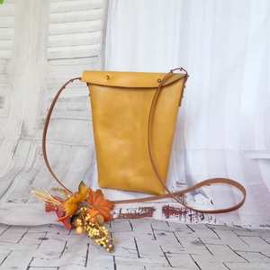 Minimalista marhabőr crossbody táska - táska & tok - kézitáska & válltáska - vállon átvethető táska - Meska.hu