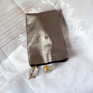 Marhabőr sminktáska,  Bronz színű olasz marhabőr neszeszer, piperetáska - szépségápolás - arcápolás - smink kellék - Meska.hu