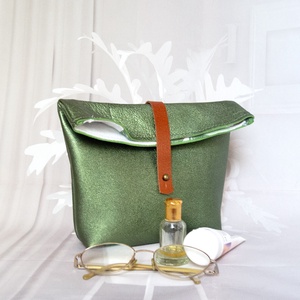 Olasz borjúbőr sminktáska, Kozmetikai táska, Zöld metálfényű bőr szemüvegtartó, Tolltartó - táska & tok - neszesszer - Meska.hu