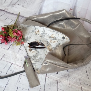 Ezüst színű olasz marhabőr táska tolltartóval, Nagy méretű olasz metál shopper - táska & tok - kézitáska & válltáska - nagy pakolós táska - Meska.hu