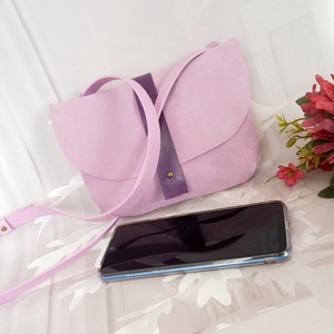 Halványlila nubuk bőr crossbody táska, Olasz nubuk mellkastáska, Válltáska, Parti táska - táska & tok - kézitáska & válltáska - vállon átvethető táska - Meska.hu