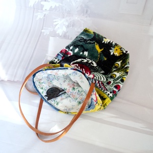 Pávamintás szőnyegtáska, Bársony szőnyeg válltáska, Pávás partitáska, Egzotikus szőnyegtáska - táska & tok - kézitáska & válltáska - kézitáska - Meska.hu