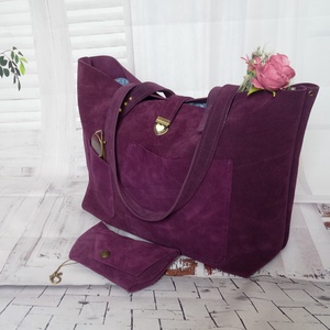 Sötétlila extra nagy velúr válltáska közmetikai táskával - Meska.hu