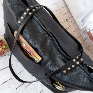 Nagy méretű fekete marhabőr válltáska - táska & tok - kézitáska & válltáska - nagy pakolós táska - Meska.hu