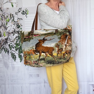 Nagy méretű olasz szőnyegtáska - az erdő szerelmeseinek, Táska & Tok, Kézitáska & válltáska, Nagy pakolós táska, Bőrművesség, Varrás, Képzeld el, ha végre lenne egy olyan táskád, amin az erdő illatát érezheted.
Nos, ez a táska pontos..., MESKA