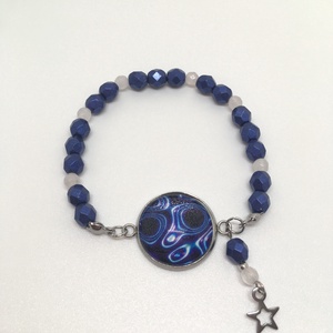 Liquid Blue - Üveglencsés medállal díszített gyöngy karkötő - ékszer - karkötő - gyöngyös karkötő - Meska.hu