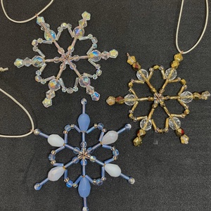 Christmas Snowflake - karácsonyi hópehely dísz gyöngyökből - Meska.hu
