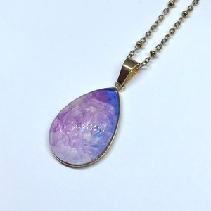 Lilac Drop - Nyaklánc üveglencsés medállal - Meska.hu
