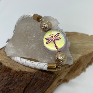 Crystal Dragonfly - Szitakötős bőr karkötő - ékszer - karkötő - karkötő medállal - Meska.hu