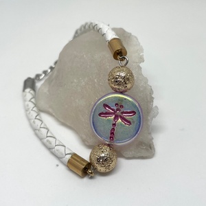 Crystal Dragonfly - Szitakötős bőr karkötő - ékszer - karkötő - karkötő medállal - Meska.hu