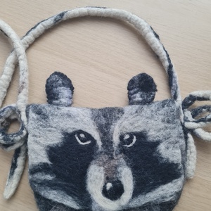 Mosómedve nemez táska - művészet - textilkép - nemezelt - Meska.hu