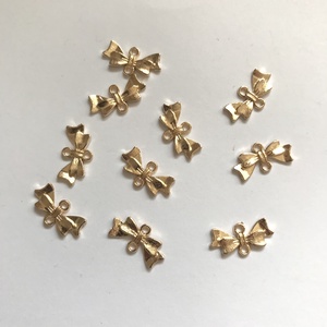 Arany színű masni medál - kellékek & szerszámok - gyöngyfűzés kellékek - fém köztesek - Meska.hu