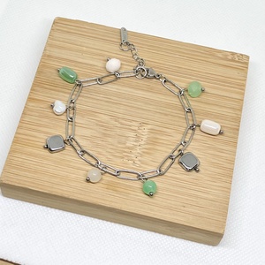 Púder és zöld karkötő, Ékszer, Karkötő, Charm karkötő, Gyurma, Ékszerkészítés, MESKA