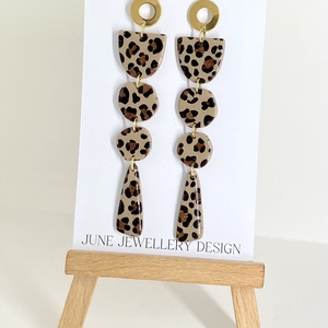 Lana leopárd mintás fülbevaló, Ékszer, Fülbevaló, Lógó fülbevaló, Gyurma, Ékszerkészítés, MESKA