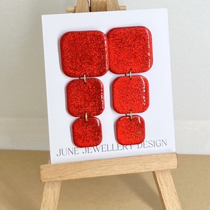Norah metál piros fülbevaló, Ékszer, Fülbevaló, Lógó fülbevaló, Gyurma, Ékszerkészítés, MESKA