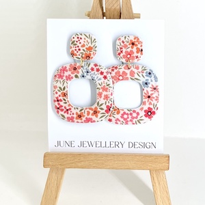 Sarah virágos fülbevaló, Ékszer, Fülbevaló, Lógó fülbevaló, Gyurma, Ékszerkészítés, MESKA