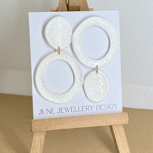 Nina gyöngyház aszimmetrikus fülbevaló, Ékszer, Fülbevaló, Lógó fülbevaló, Gyurma, Ékszerkészítés, MESKA