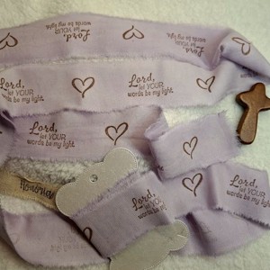 Kézzel festett és bélyegzett, tépett, pamutszalag, Bibliai, igés, felirattal- antik világoslila-001, , , MESKA