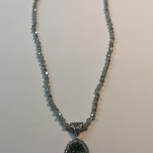 nyaklánc ovális medállal - ékszer - nyaklánc - gyöngyös nyaklánc - Meska.hu