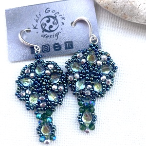 Gyönyörű csillogó gyöngyös fülbevaló  - ékszer - fülbevaló - csillár fülbevaló - Meska.hu