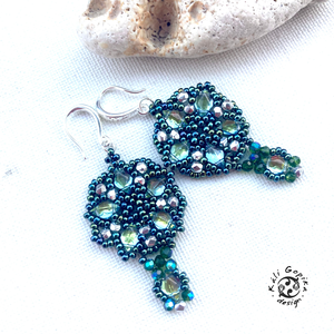 Gyönyörű csillogó gyöngyös fülbevaló  - ékszer - fülbevaló - csillár fülbevaló - Meska.hu