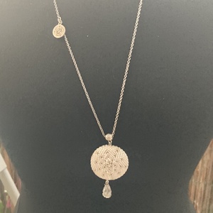 Gyönyörű kétoldalas fehér -ezüst gyöngyfűzött Mandala medál nyaklánc - ékszer - nyaklánc - medál - Meska.hu