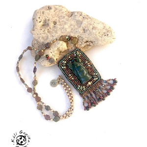 Nevető Buddha gyöngyhímzett medál amulett  - ékszer - nyaklánc - medál - Meska.hu