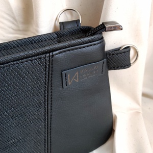 Lara fekete boritéktáska csuklópánttal / kis táska / clutch / textilbőr  - táska & tok - variálható táska - Meska.hu