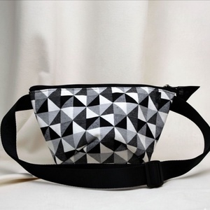 Egyedi mozaik mintás övtáska belt bag � fekete fehér, kézműves ajándék - Meska.hu