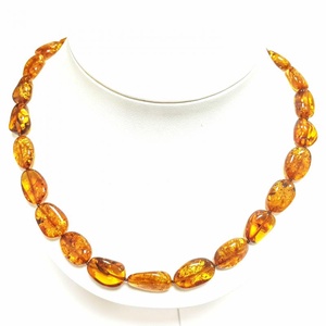 Borostyán gyöngysor lapos ovális kövekből. - ékszer - nyaklánc - bogyós nyaklánc - Meska.hu