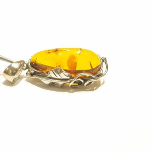 Borostyán medál  ezüst foglalatban. - ékszer - nyaklánc - medál - Meska.hu