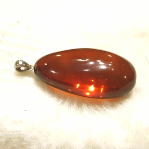 Borostyán medál  ezüst akasztóval. - ékszer - nyaklánc - medál - Meska.hu